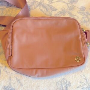 Lululemon Everywhere Belt Bag Large
